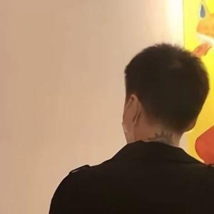 董寄以头像