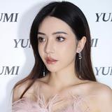 yumi余沁娅头像
