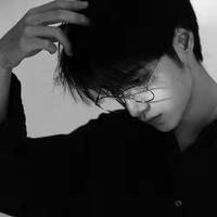 微笑里带着浅浅的宠溺855头像