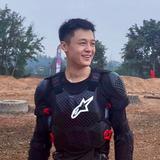 阿德骑车头像