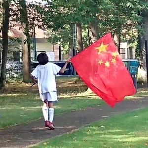 陪儿子踢球的蔡爸头像