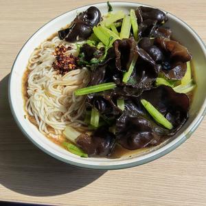 素之静头像