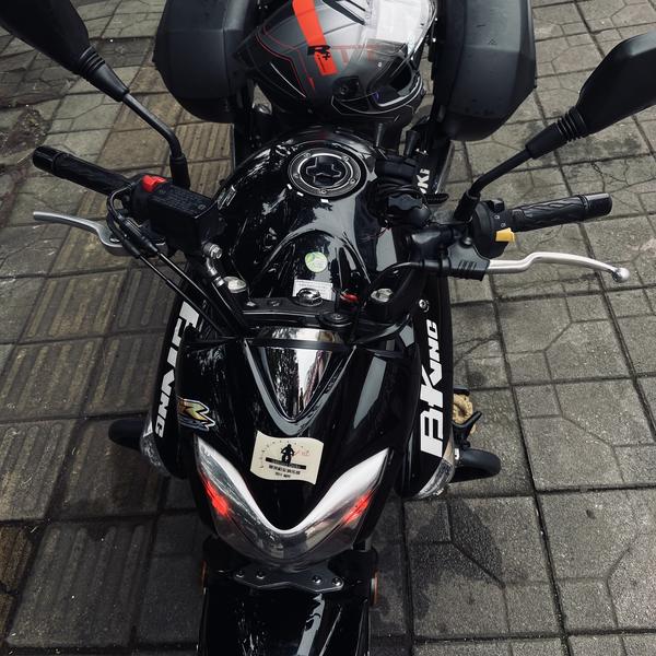 爱骑车的周头像