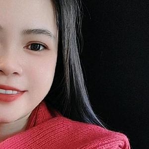 148娟娟小个子女装头像