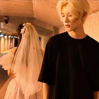 滩上在追逐海浪头像