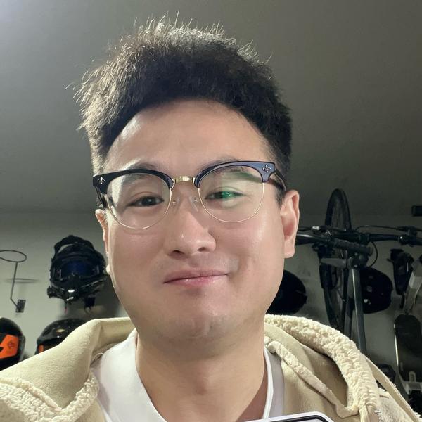 骑摩托的团团头像