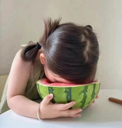 实力不允许女士的个人资料头像