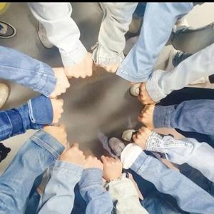 四季黑哥头像