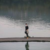 爱露营的小明头像