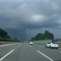 鲁B溜达一圈头像