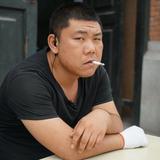 想要幸福的强哥头像