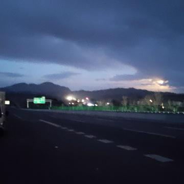 饼卷馒头就着米饭吃头像