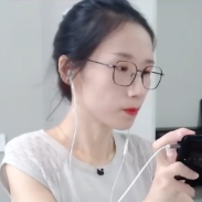 乔小窝跟小平头头像