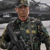 何必再忆1825头像