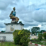 走路不留余地头像