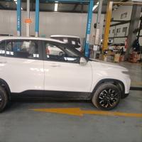 一只脚踩进油箱里头像