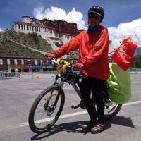 骑车的小周老师头像