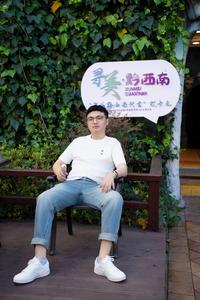 小保哥的车头像