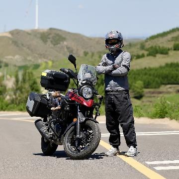 骑Moto的Boy头像