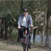 塘尾胡子哥头像