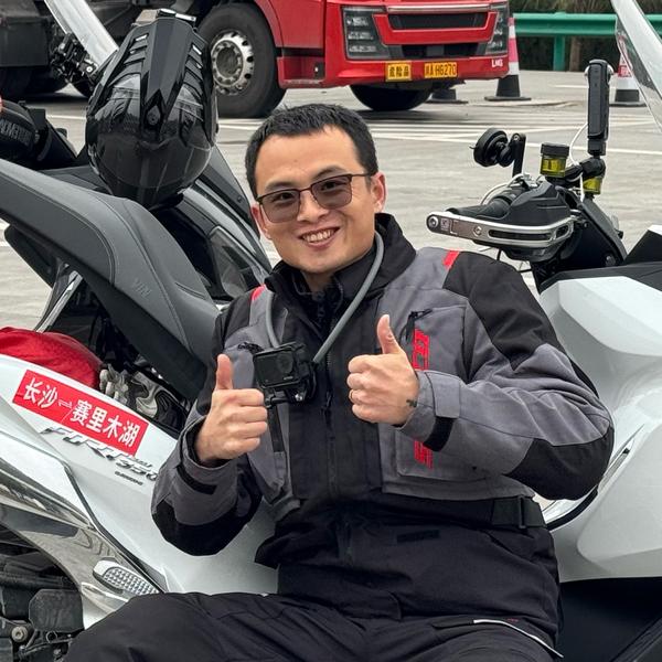 骑摩托的大梦头像