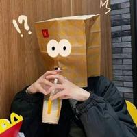 半闲有点咸吖头像