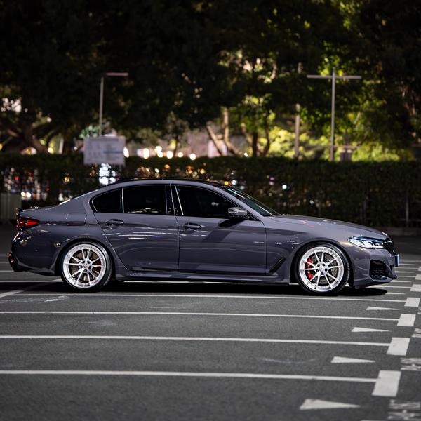 小坤总不玩车头像