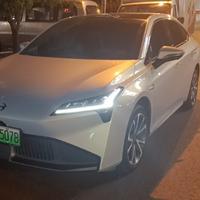 上海哈拉少头像