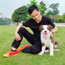 老周的居及足头像