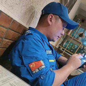 漳州蓝天小峰头像