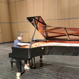 钢琴调律子何头像