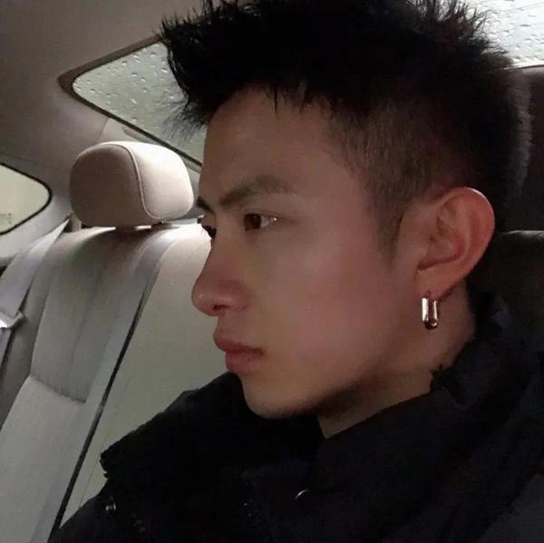 小骏冲冲冲头像