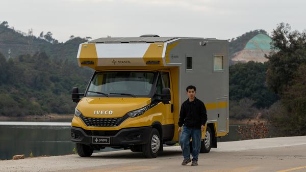 阿娜亚房车一小黄同学头像