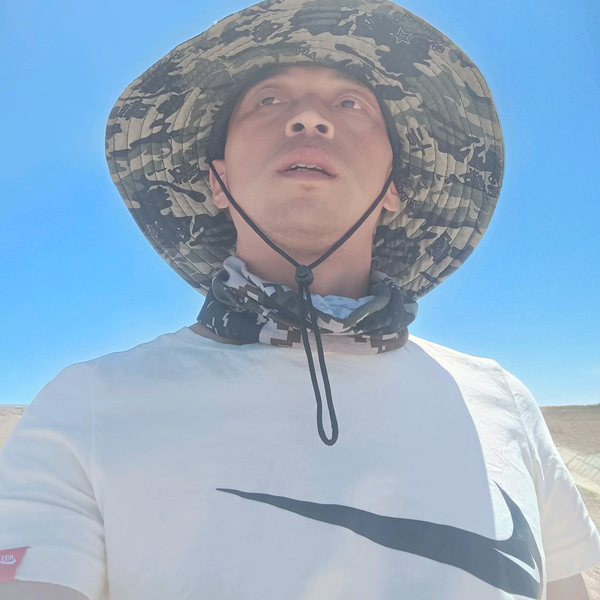 李锅锅户外摄影头像