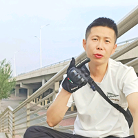 冰城大龙哥爱撸车头像