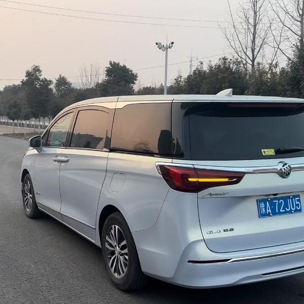 阿光的GL8头像