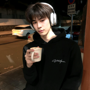 灰灰Ay头像