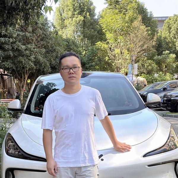 大伟电车生活头像