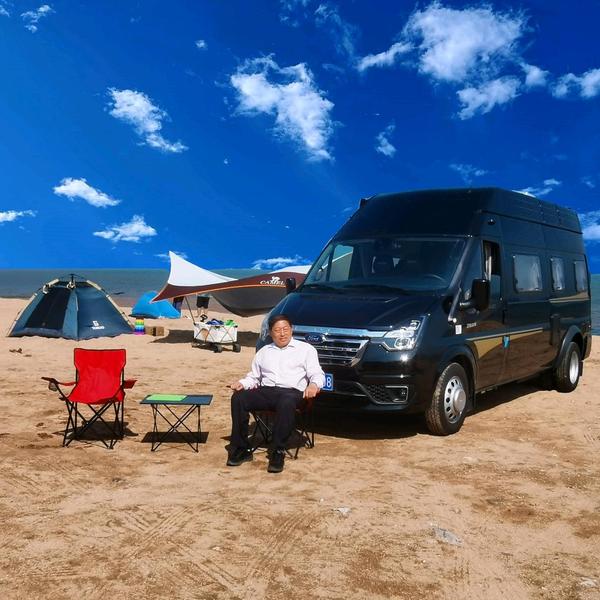 爱旅行老马头像