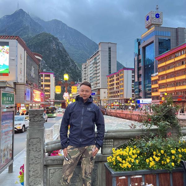 波澜小马哥头像