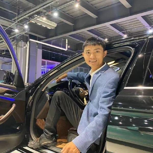 老五收车头像