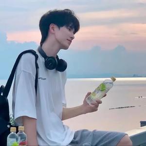 狼狼追剧头像