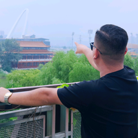 90后中登卖汽配头像