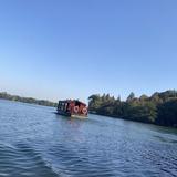 湖畔闲观游鱼的闲人头像