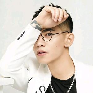 小逸头像